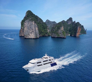 Phi Phi Island Tour by Big Boat Phuket Tour
